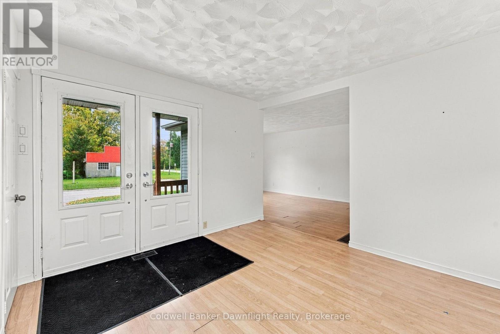 36810 Crediton Road Property Photo 4