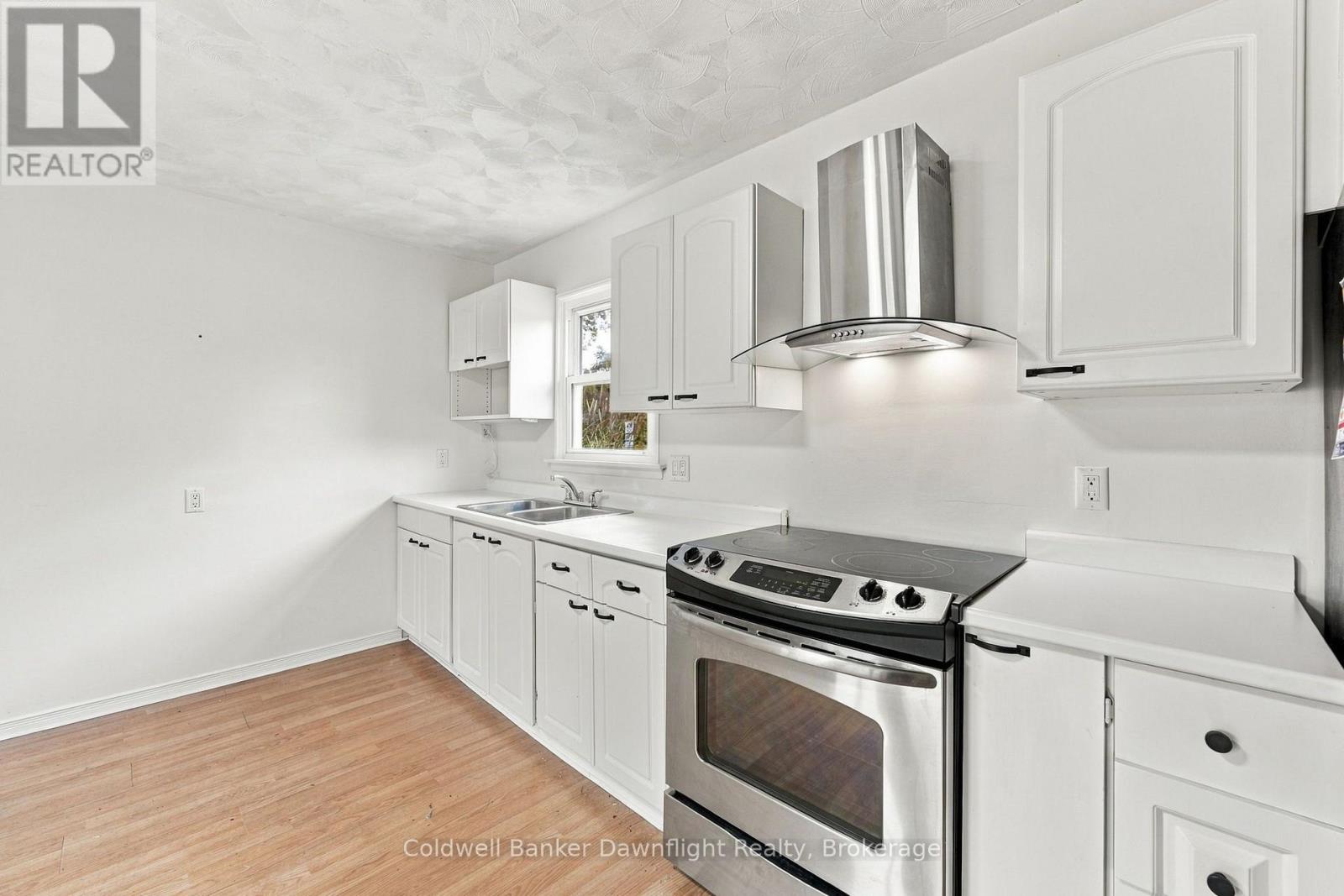 36810 Crediton Road Property Photo 5