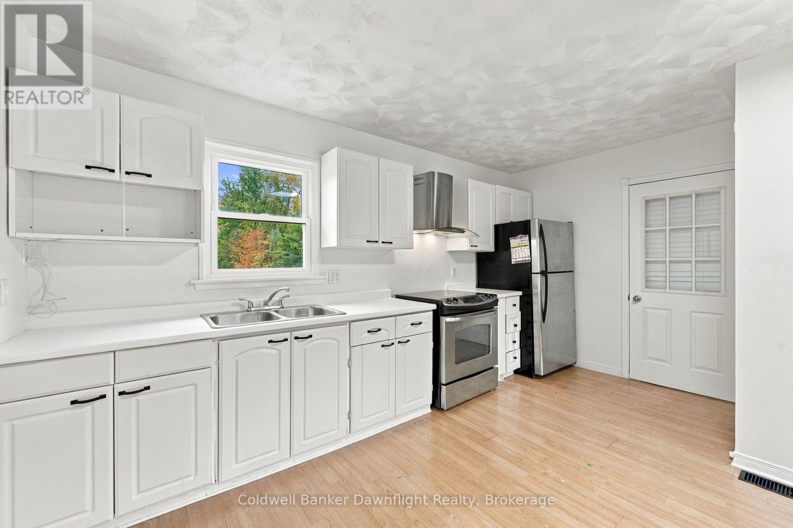 36810 Crediton Road Property Photo 6