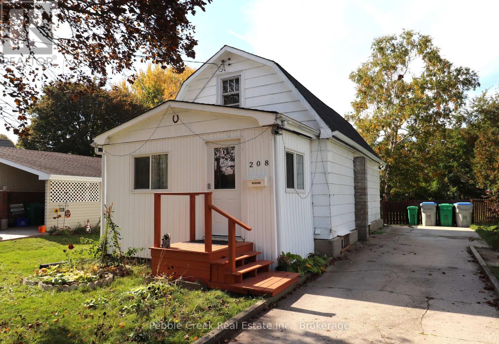 208 HINCKS STREET Property Photo 1