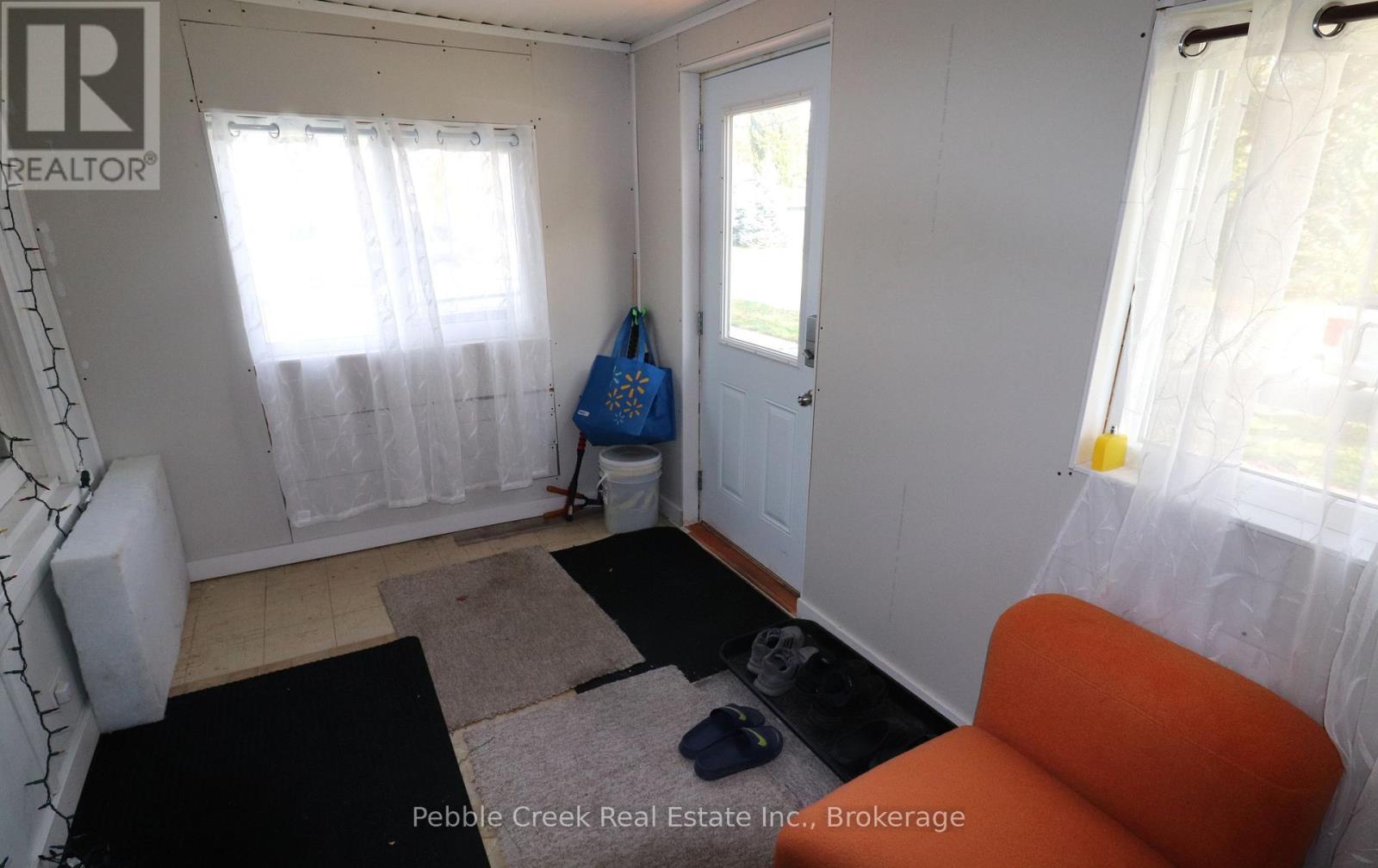 208 Hincks Street Property Photo 2