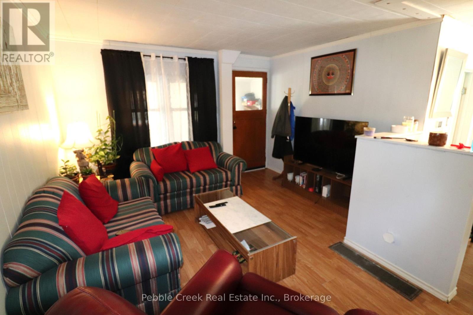 208 Hincks Street Property Photo 4