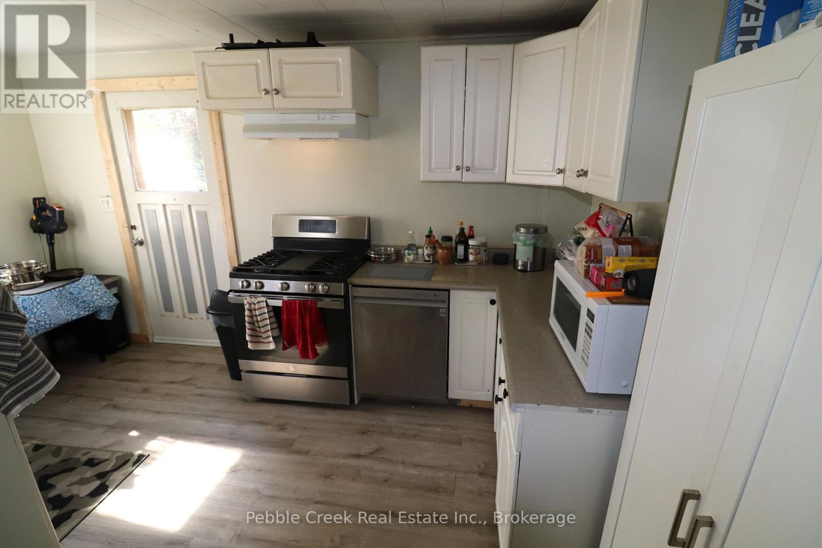 208 Hincks Street Property Photo 8
