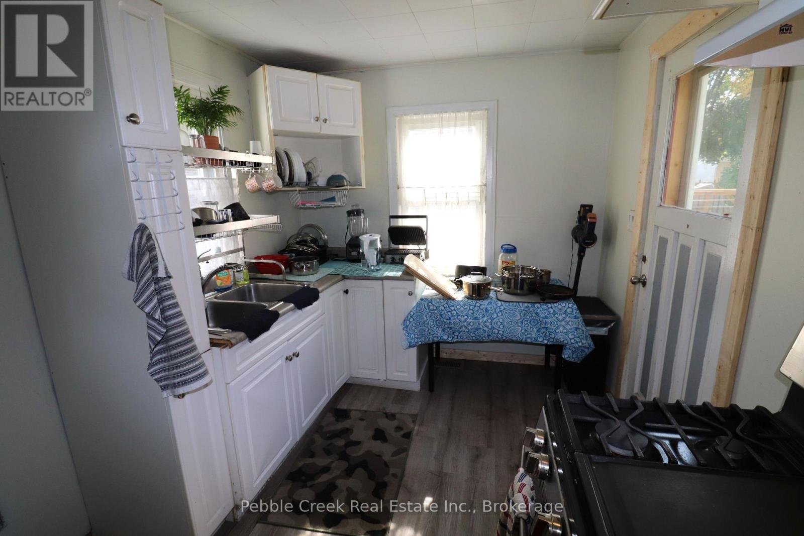 208 Hincks Street Property Photo 9