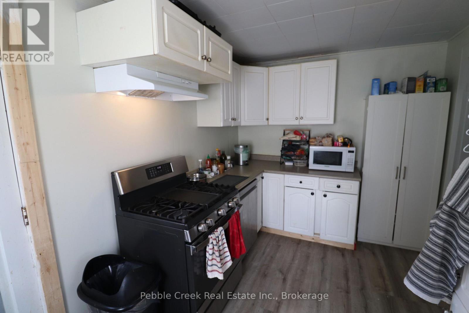 208 Hincks Street Property Photo 10