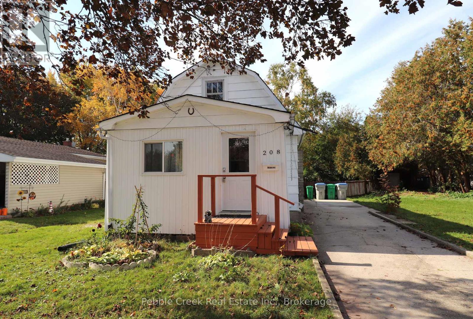 208 Hincks Street Property Photo 16