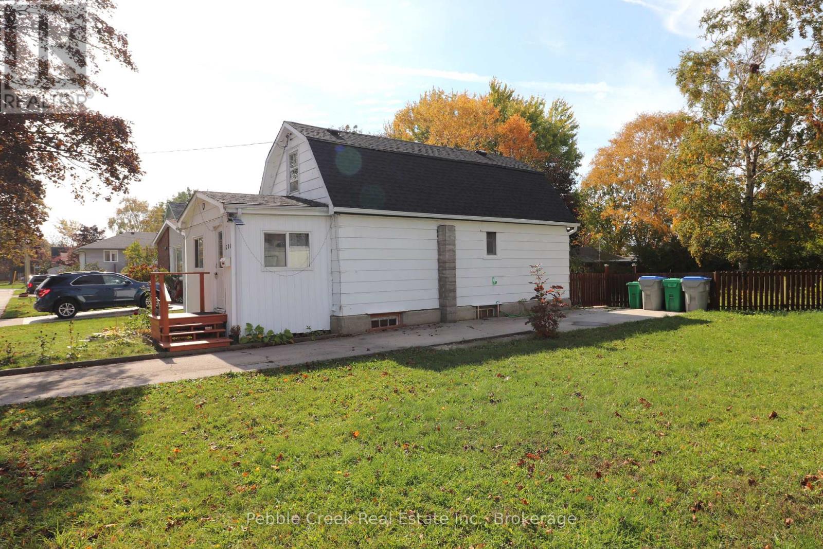 208 Hincks Street Property Photo 17