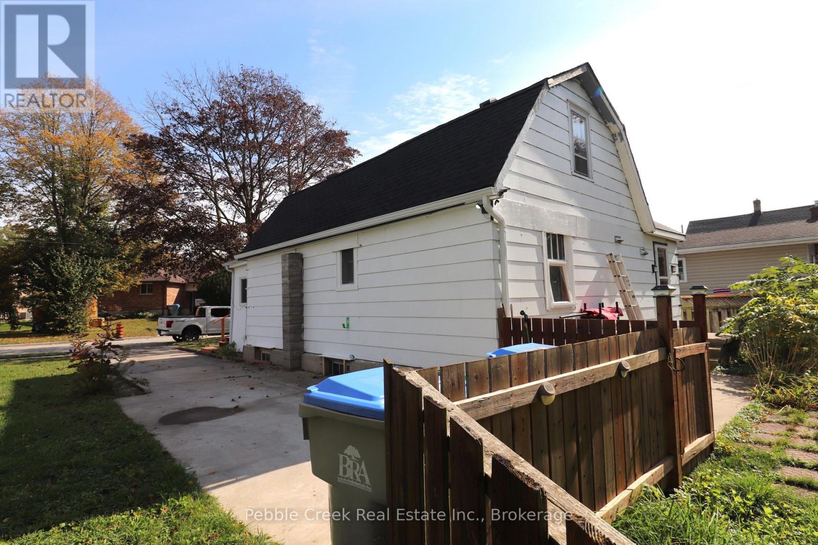 208 Hincks Street Property Photo 21