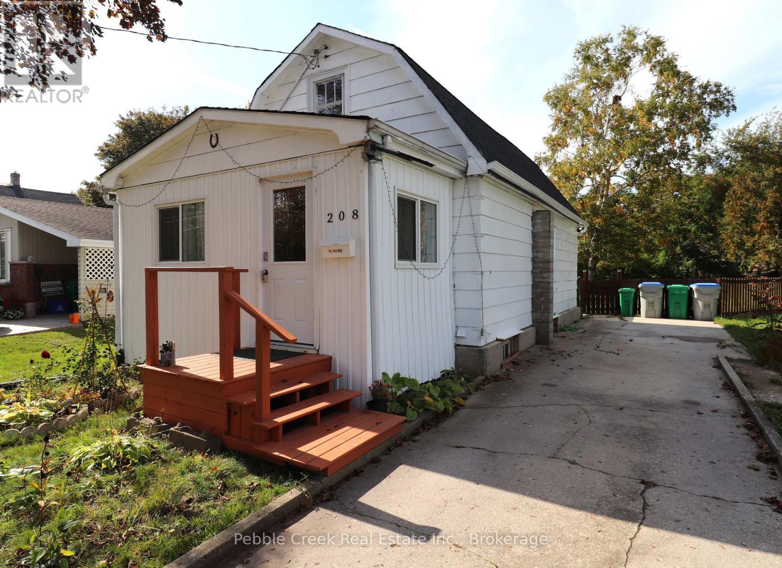208 Hincks Street Property Photo 24
