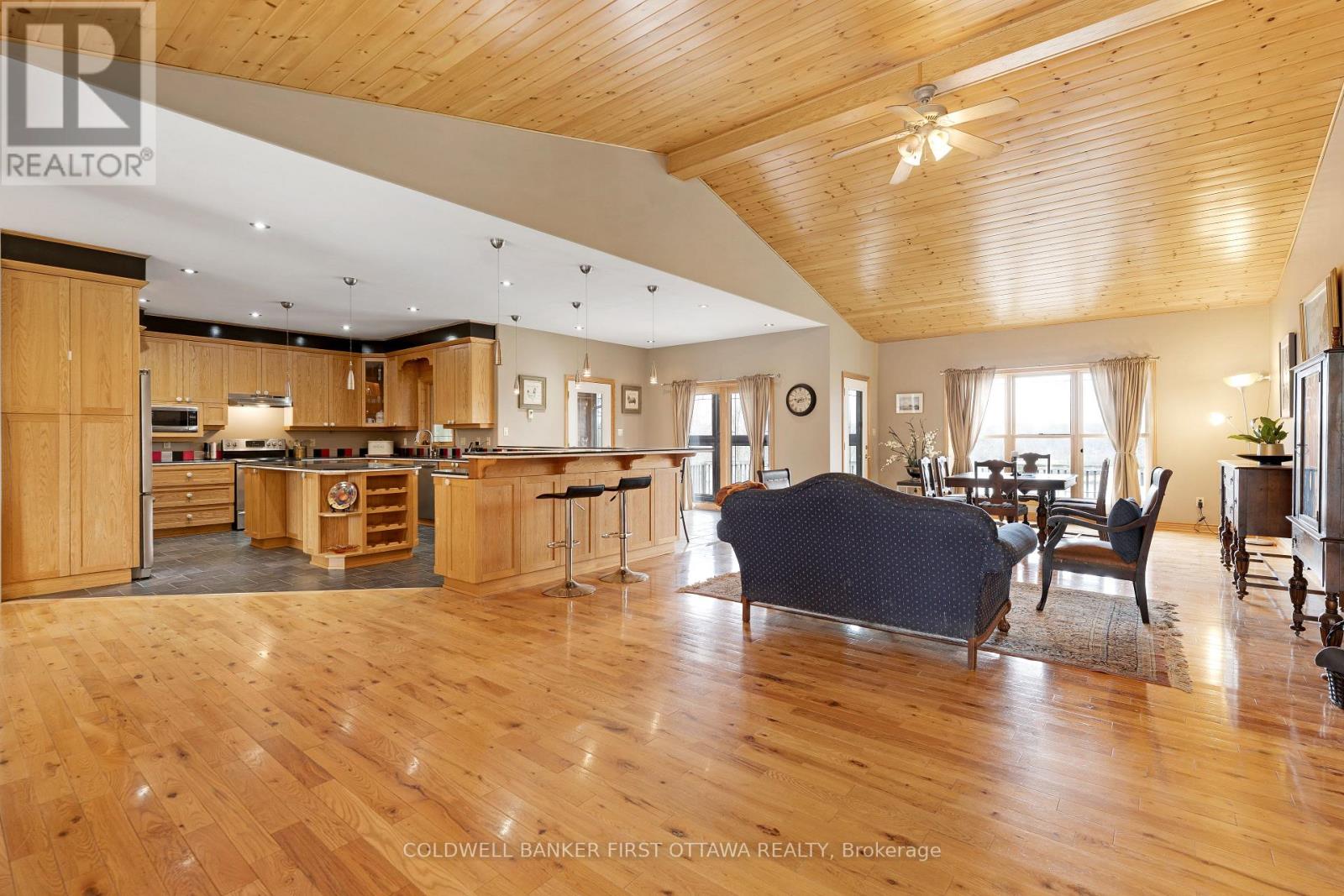 399 Grady Road E Property Photo 7