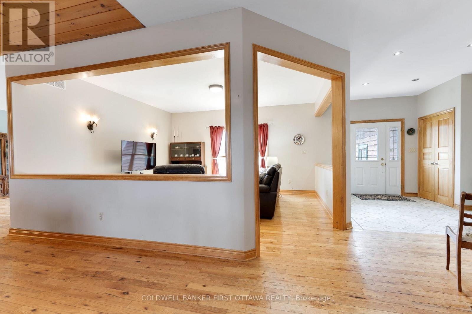 399 Grady Road E Property Photo 13