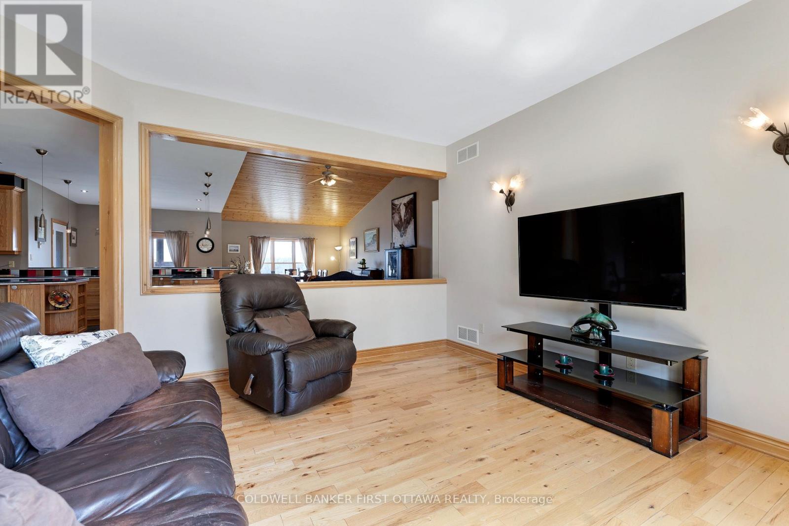 399 Grady Road E Property Photo 14