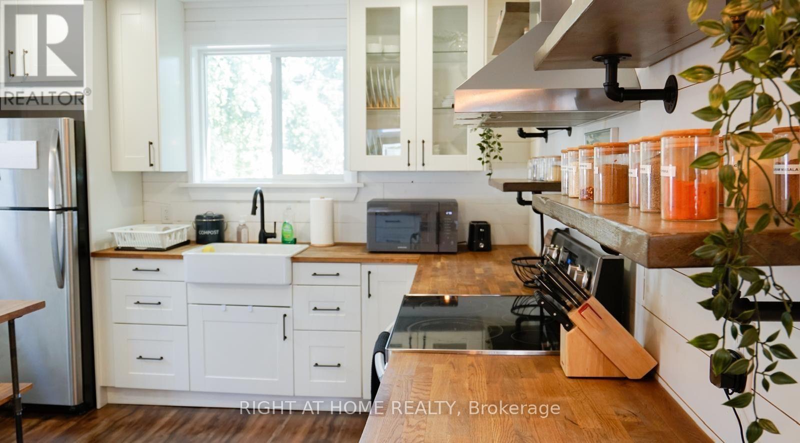 110 Cameron Avenue N Property Photo 1