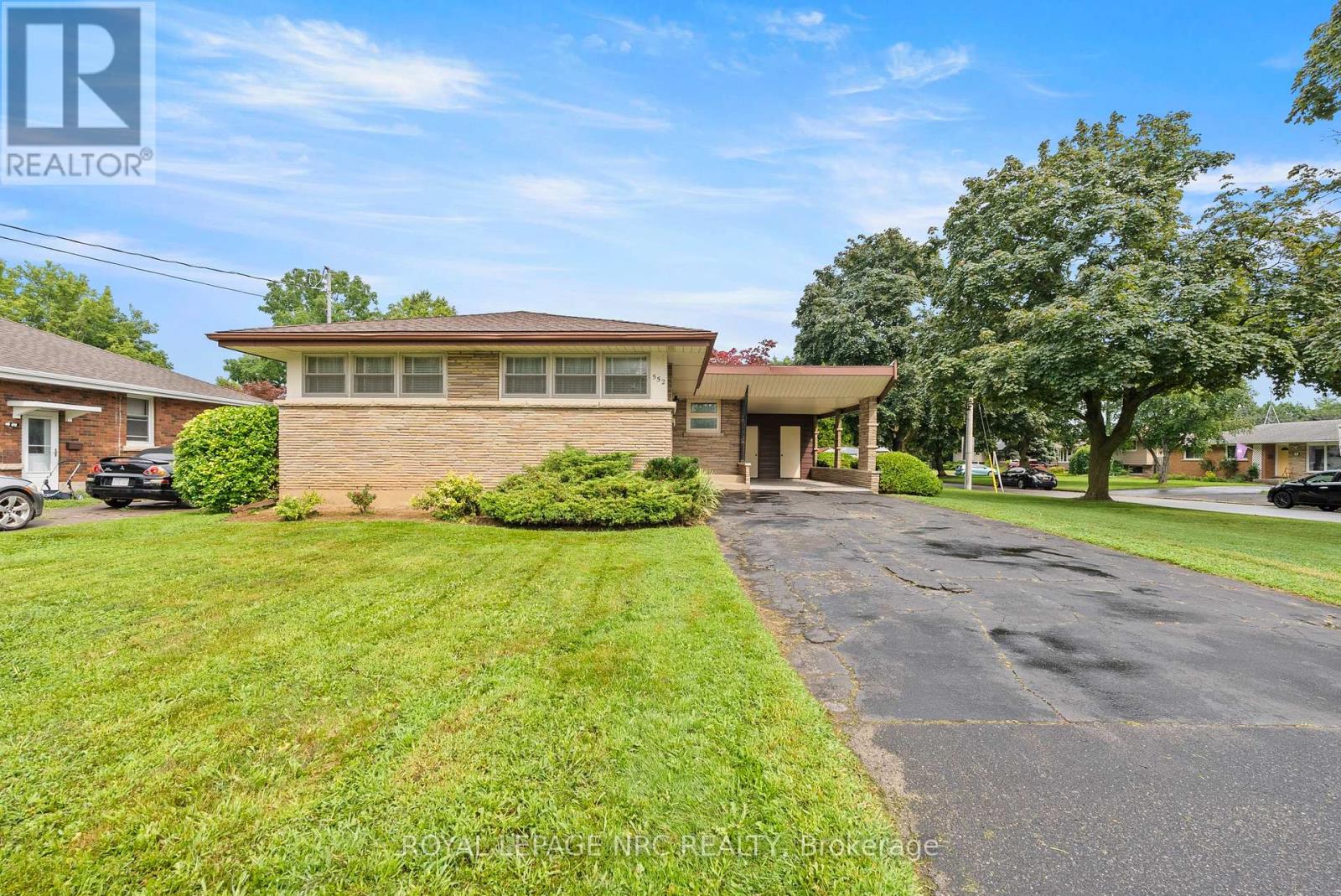 552 Bunting Road Property Photo 2