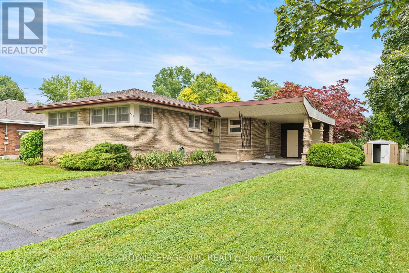 552 Bunting Road Property Photo 4