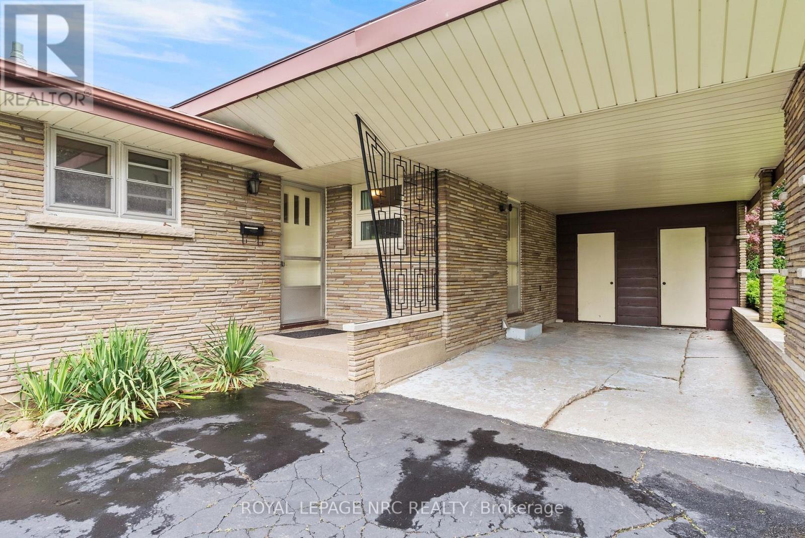 552 Bunting Road Property Photo 5