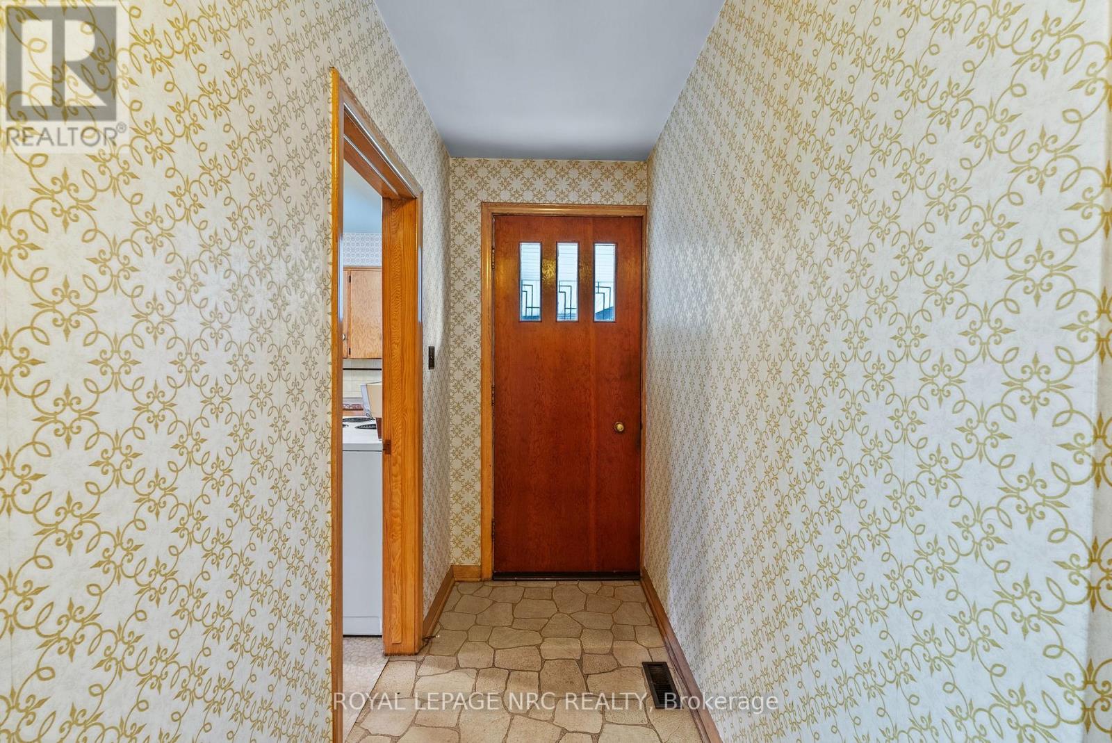 552 Bunting Road Property Photo 6