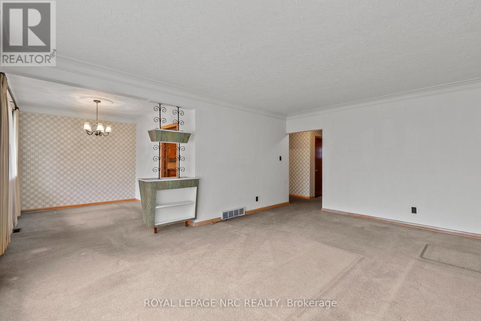 552 Bunting Road Property Photo 11