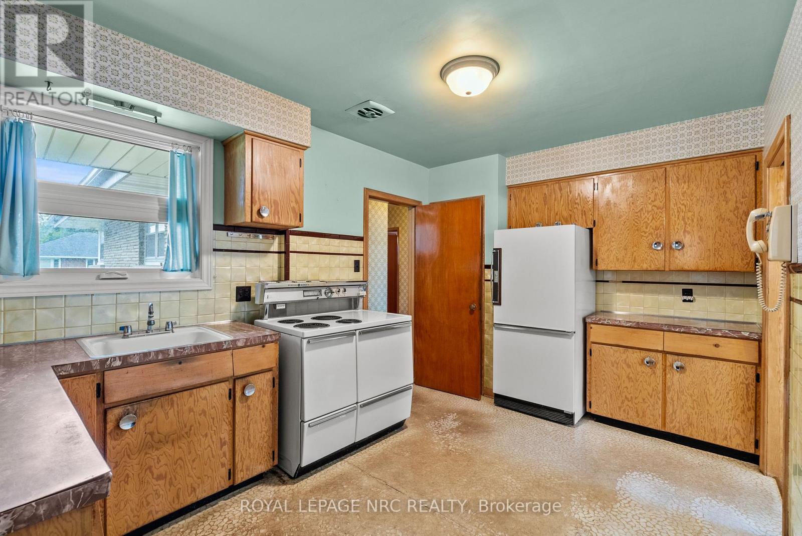 552 Bunting Road Property Photo 15