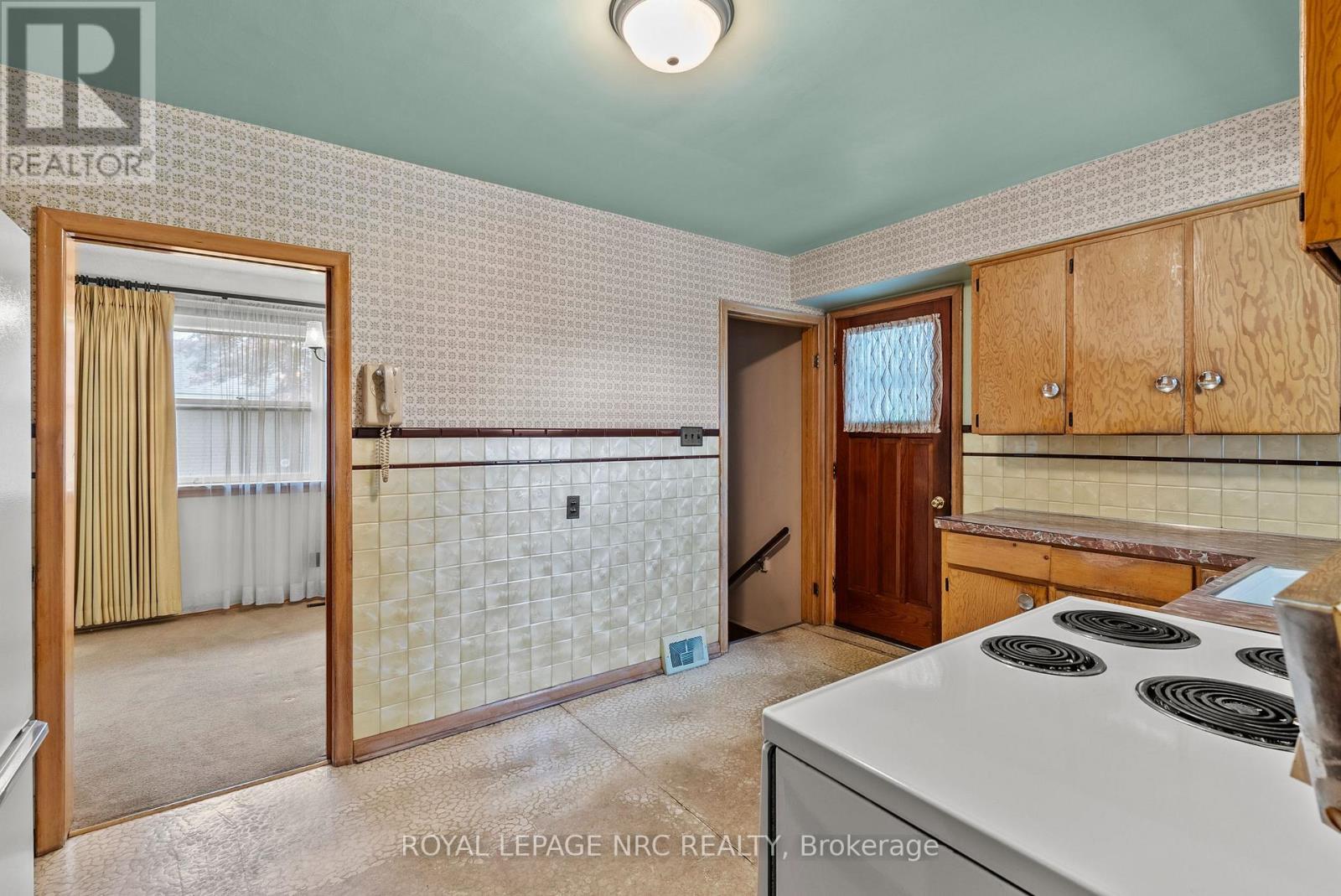 552 Bunting Road Property Photo 16