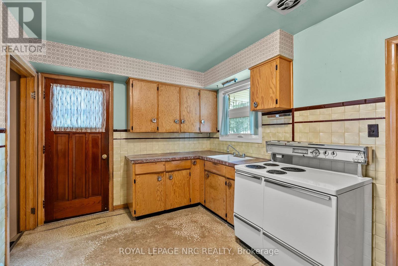 552 Bunting Road Property Photo 17
