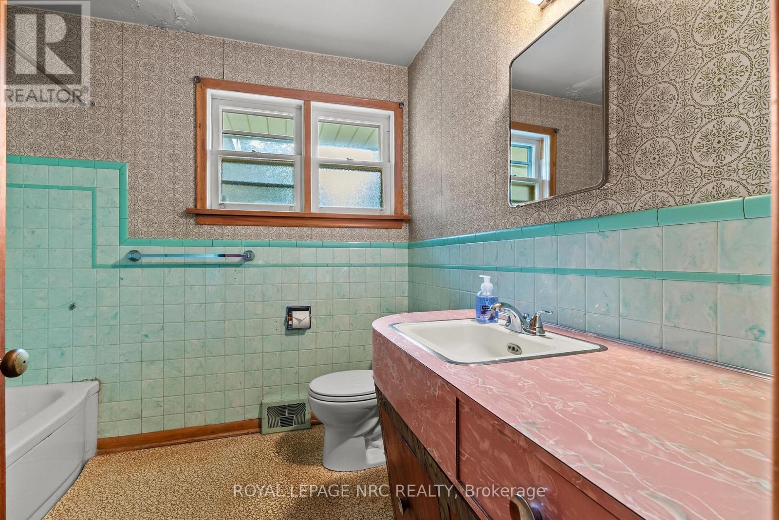 552 Bunting Road Property Photo 23