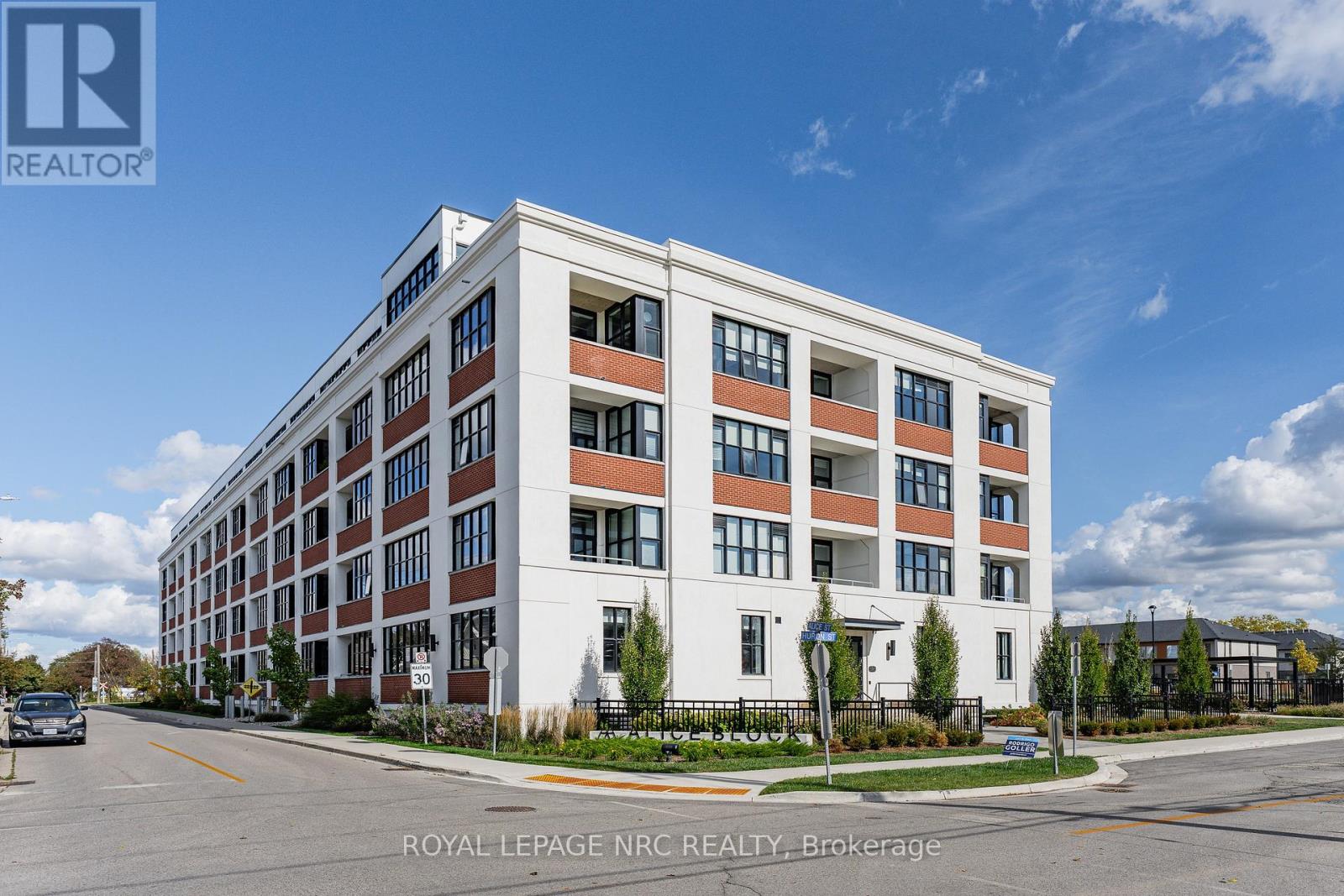 418 - 120 Huron Street Property Photo 1