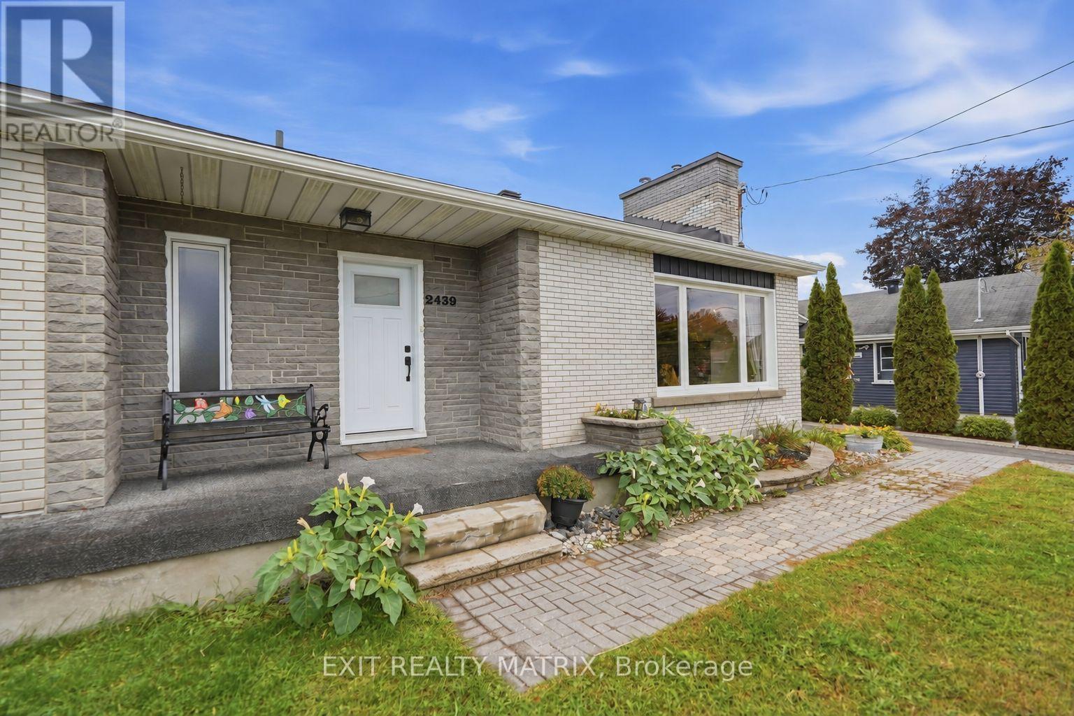 2439 Raymond Street Property Photo 2