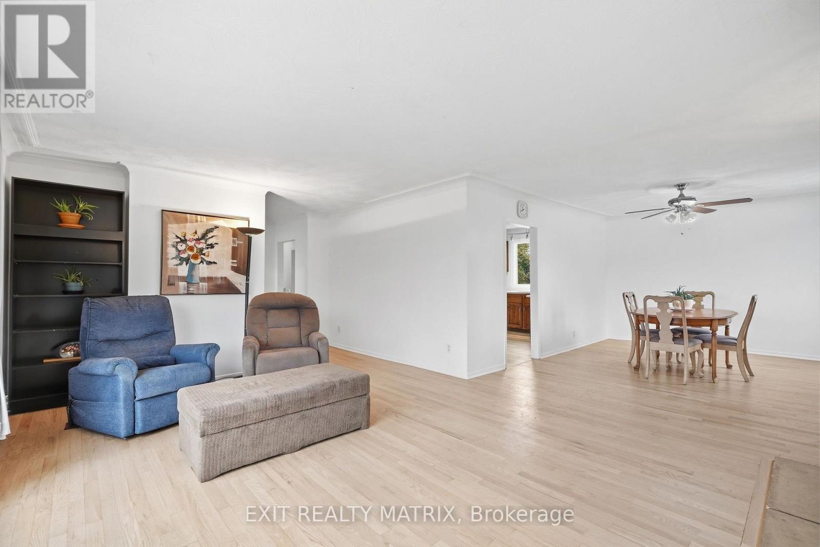 2439 Raymond Street Property Photo 6