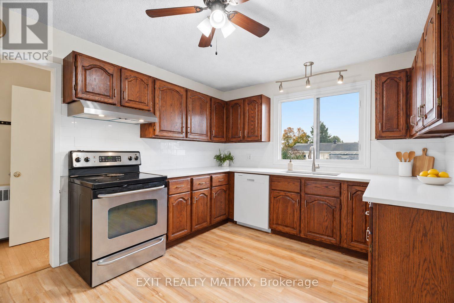 2439 Raymond Street Property Photo 12