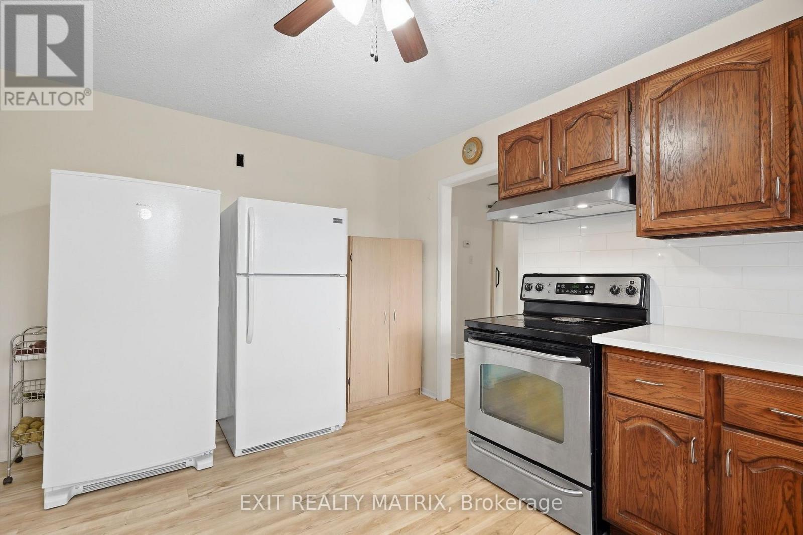 2439 Raymond Street Property Photo 14
