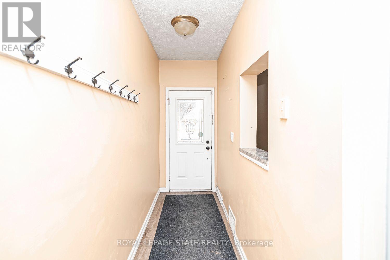 46 Holton Avenue N Property Photo 6