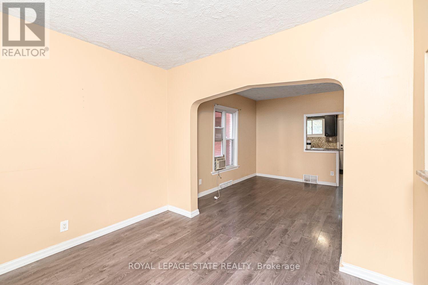 46 Holton Avenue N Property Photo 7