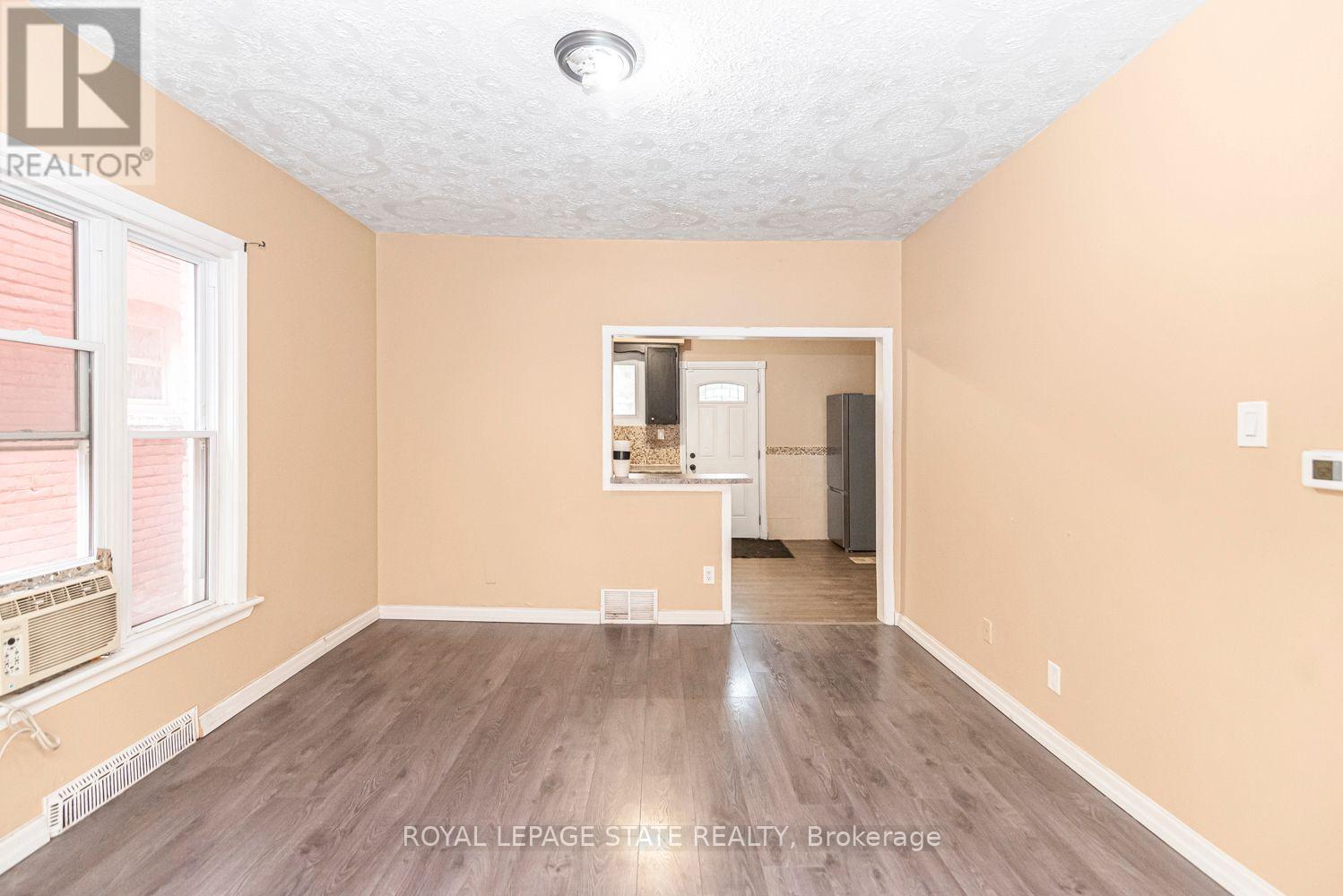 46 Holton Avenue N Property Photo 9