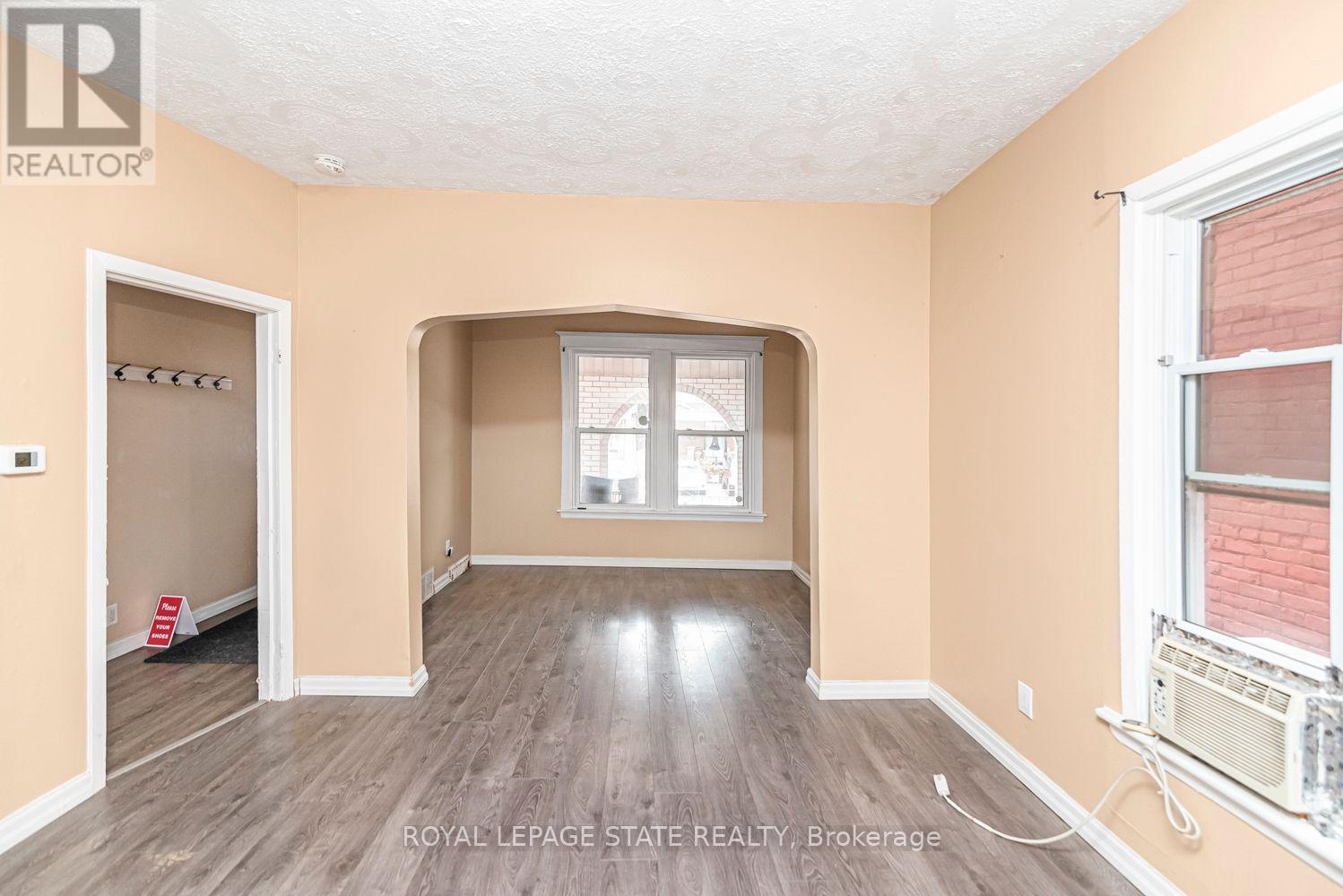 46 Holton Avenue N Property Photo 10