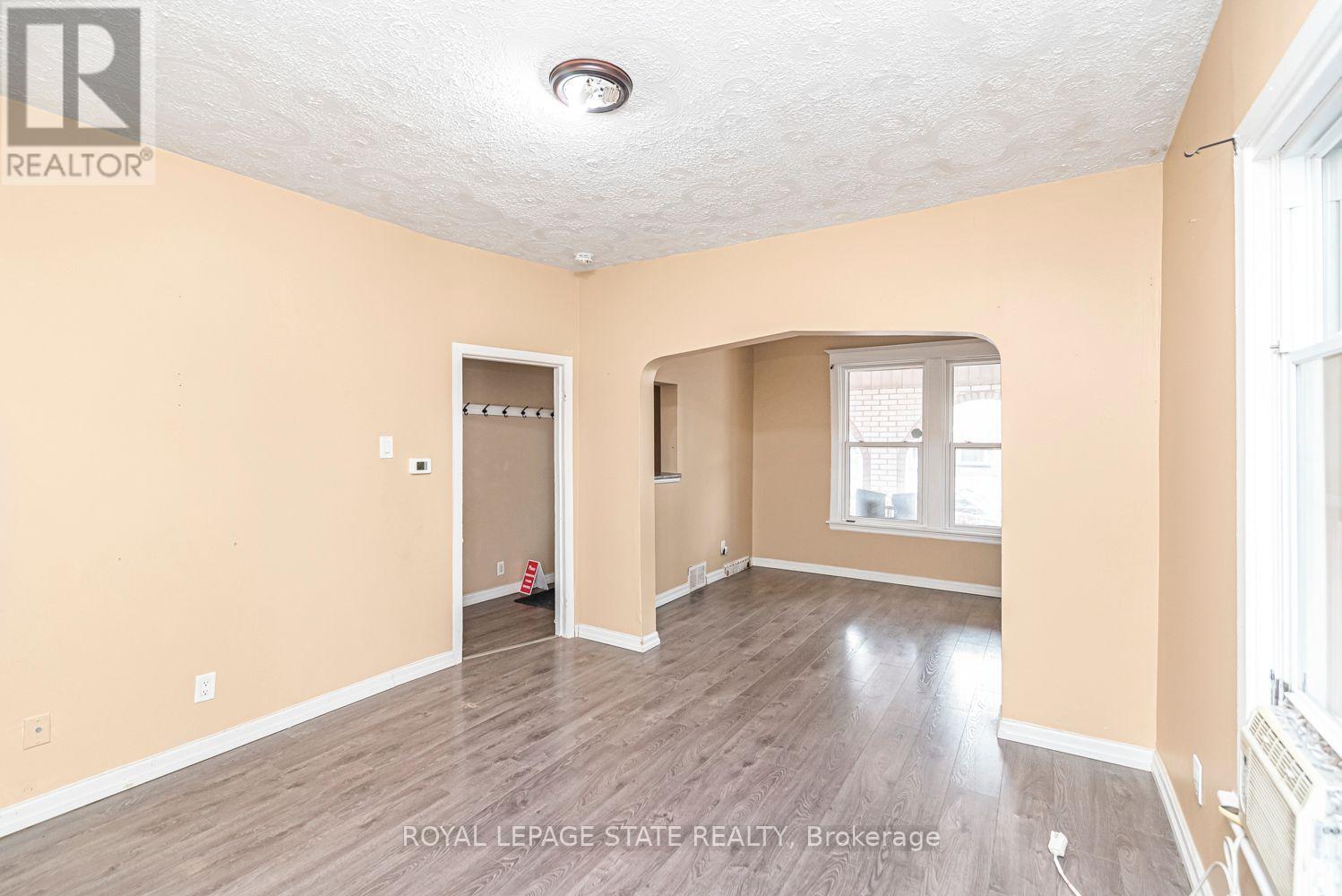46 Holton Avenue N Property Photo 11