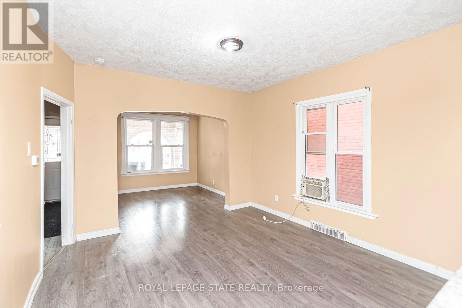 46 Holton Avenue N Property Photo 12