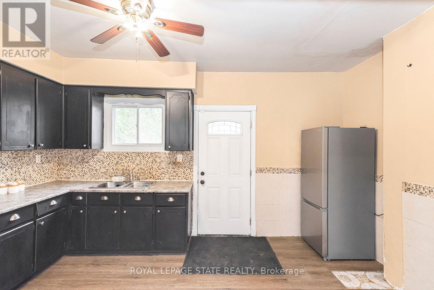 46 Holton Avenue N Property Photo 16