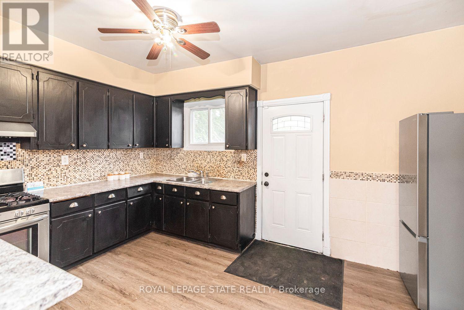 46 Holton Avenue N Property Photo 17