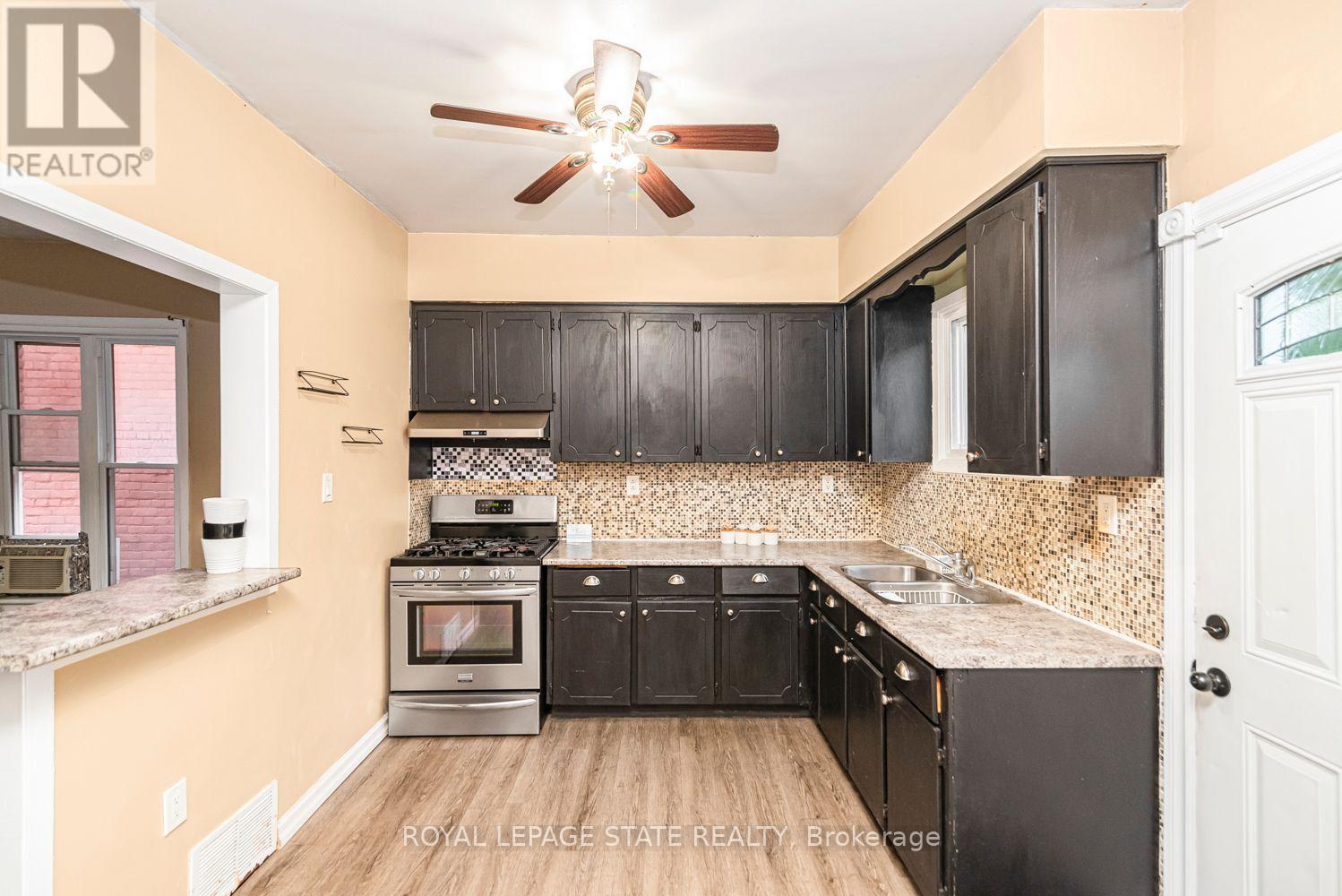 46 Holton Avenue N Property Photo 18