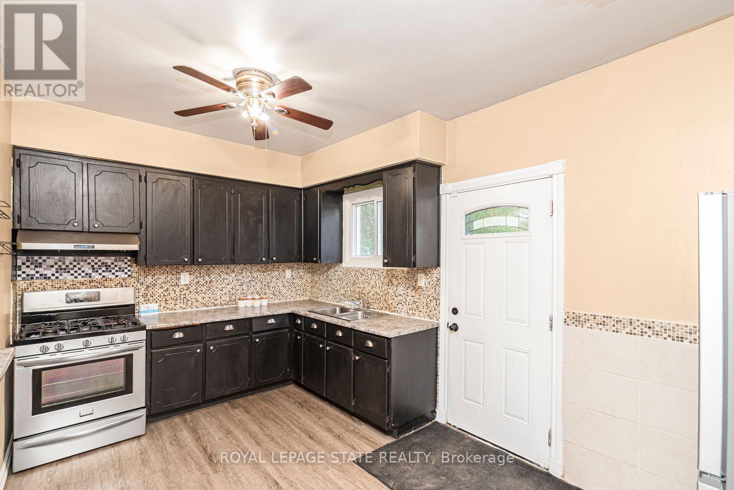 46 Holton Avenue N Property Photo 19