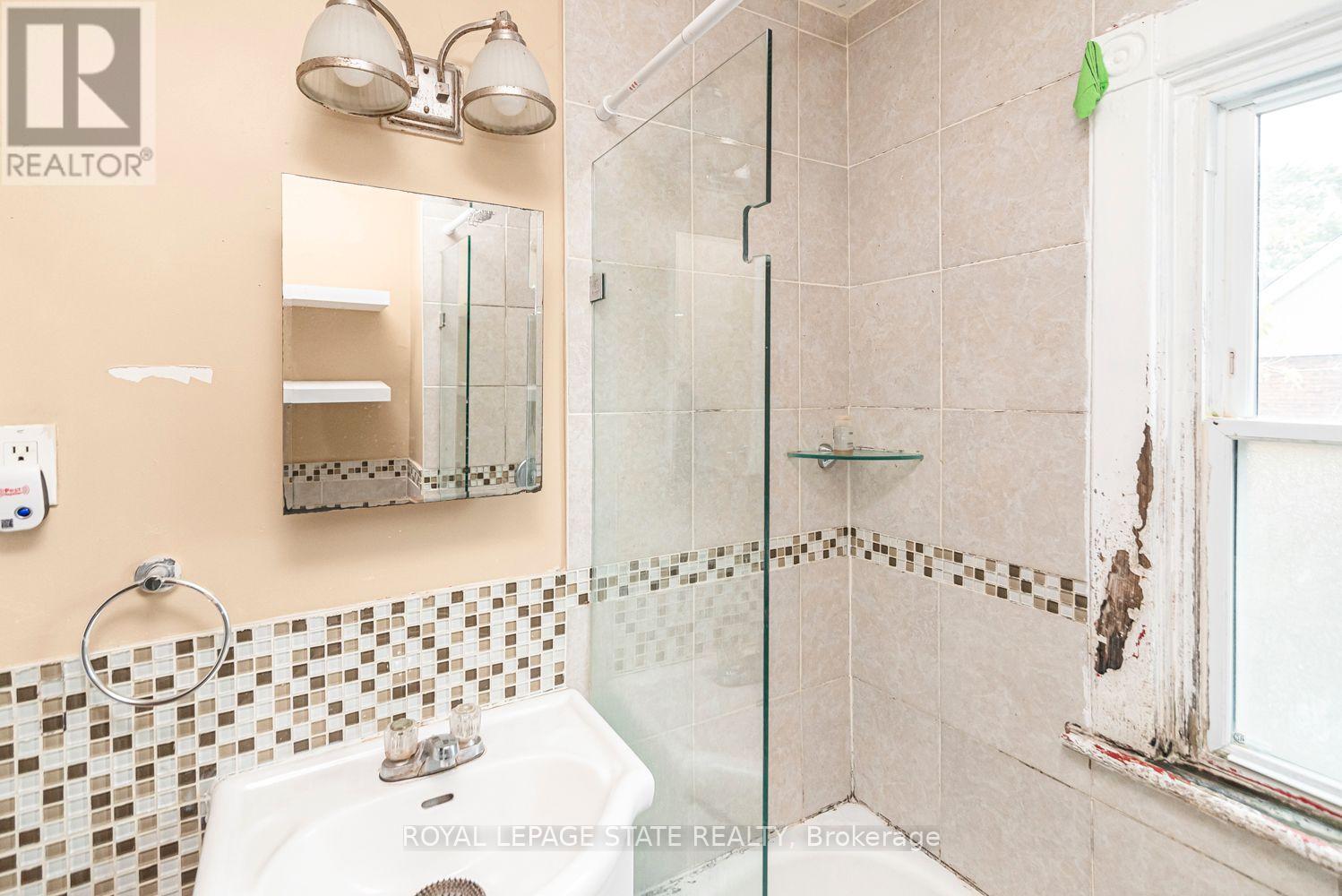 46 Holton Avenue N Property Photo 27