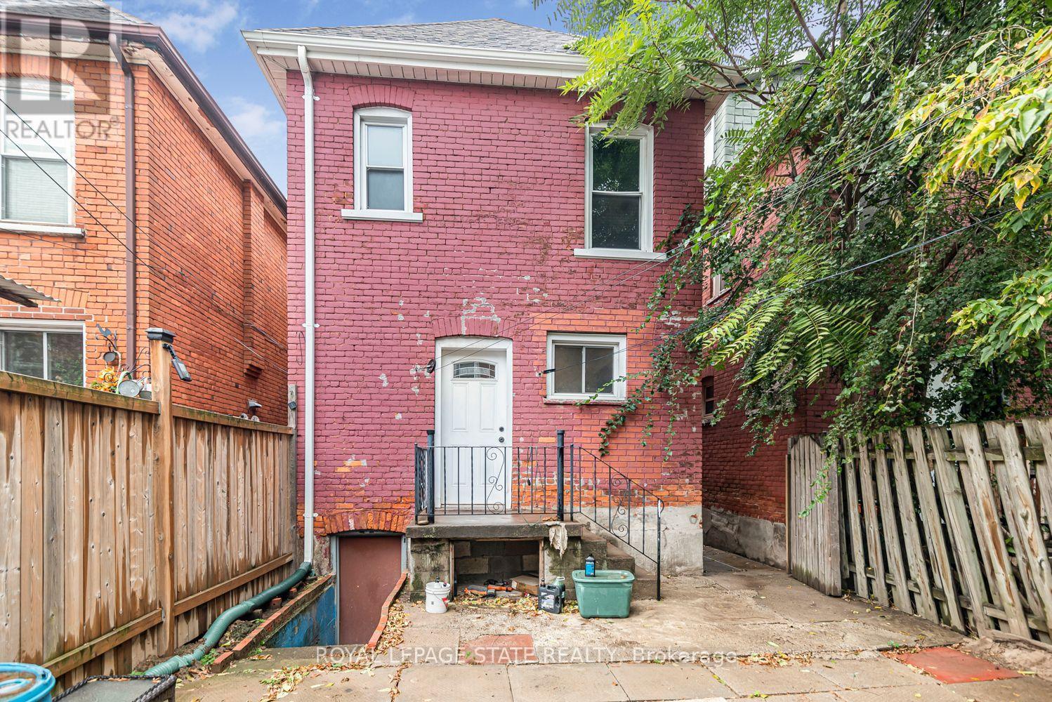 46 Holton Avenue N Property Photo 35