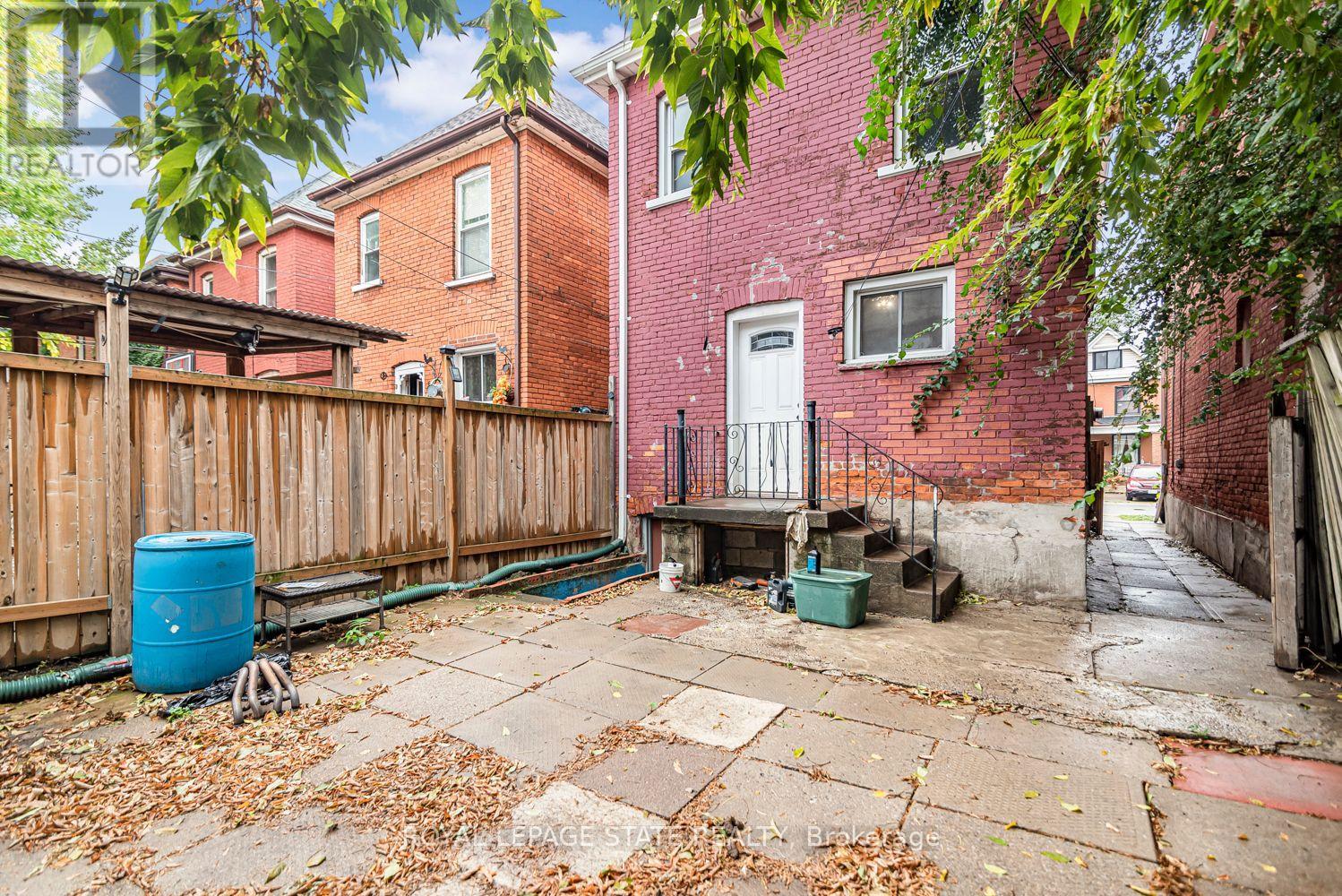 46 Holton Avenue N Property Photo 36