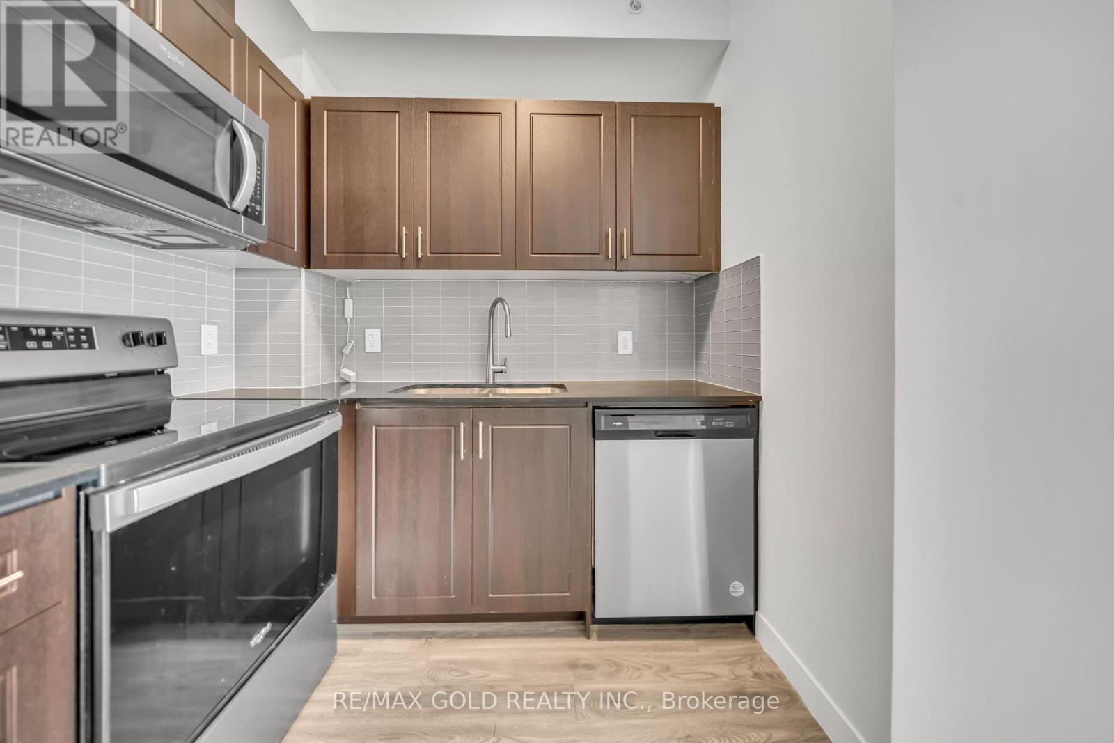 803 - 128 King Street N Property Photo 26