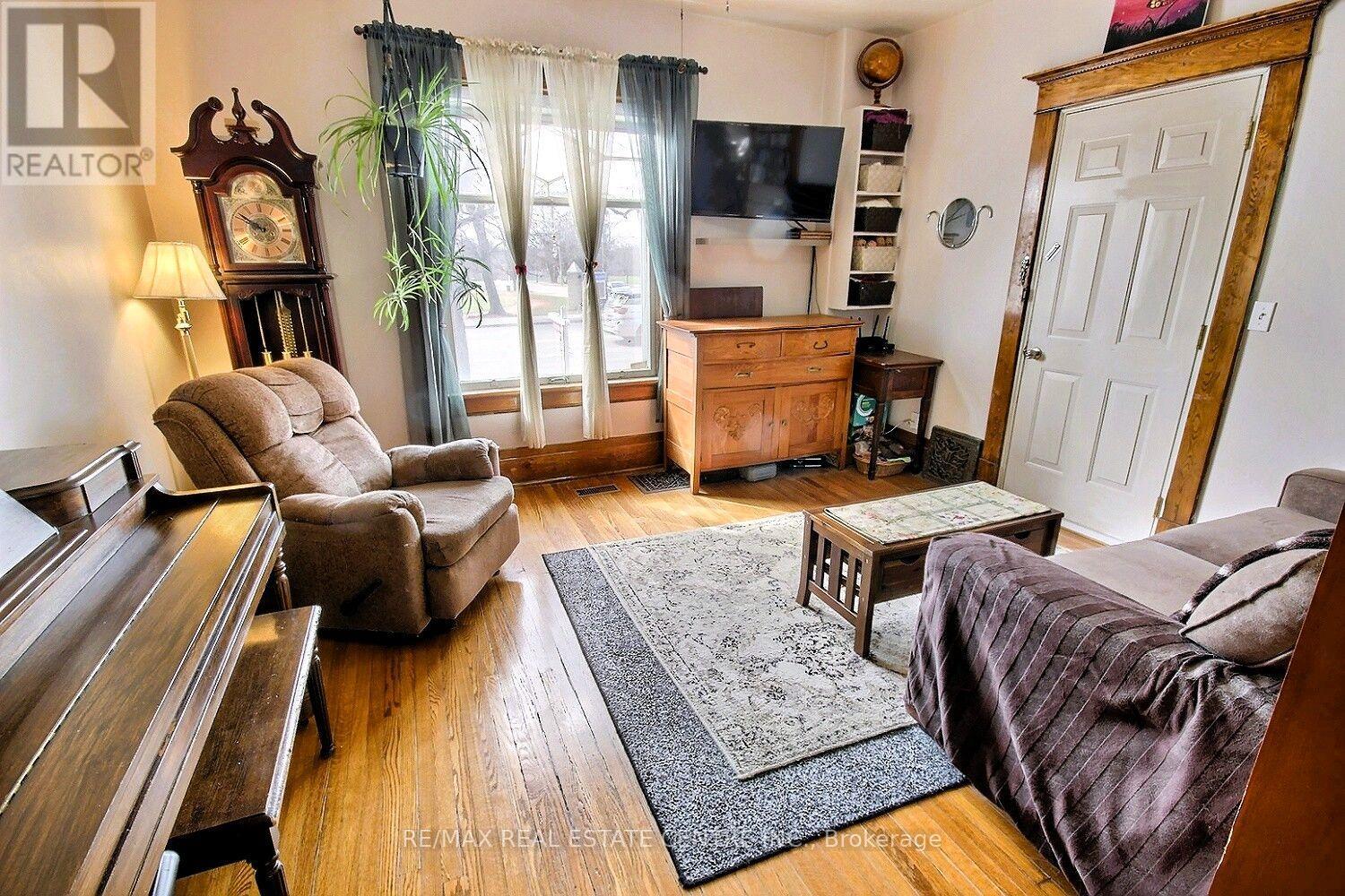 223 Water Street N Property Photo 6