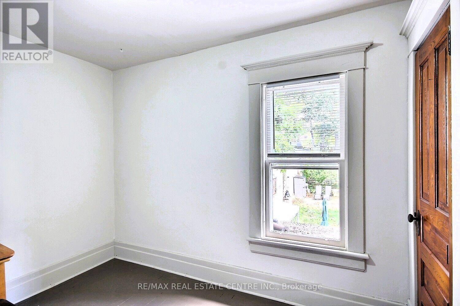 223 Water Street N Property Photo 17