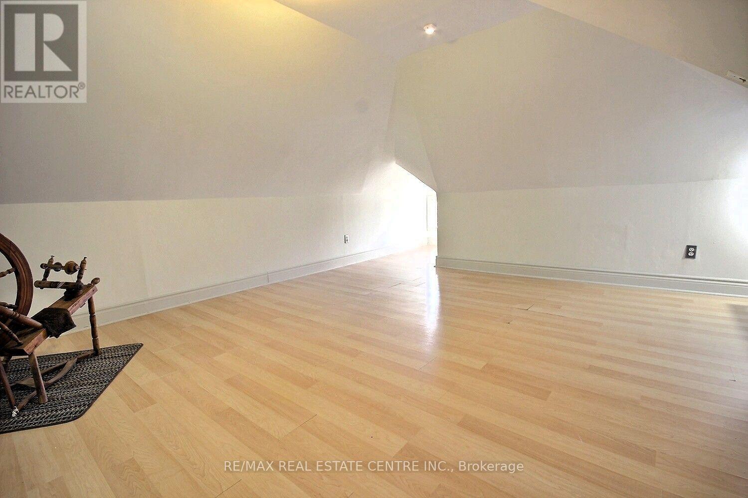 223 Water Street N Property Photo 18
