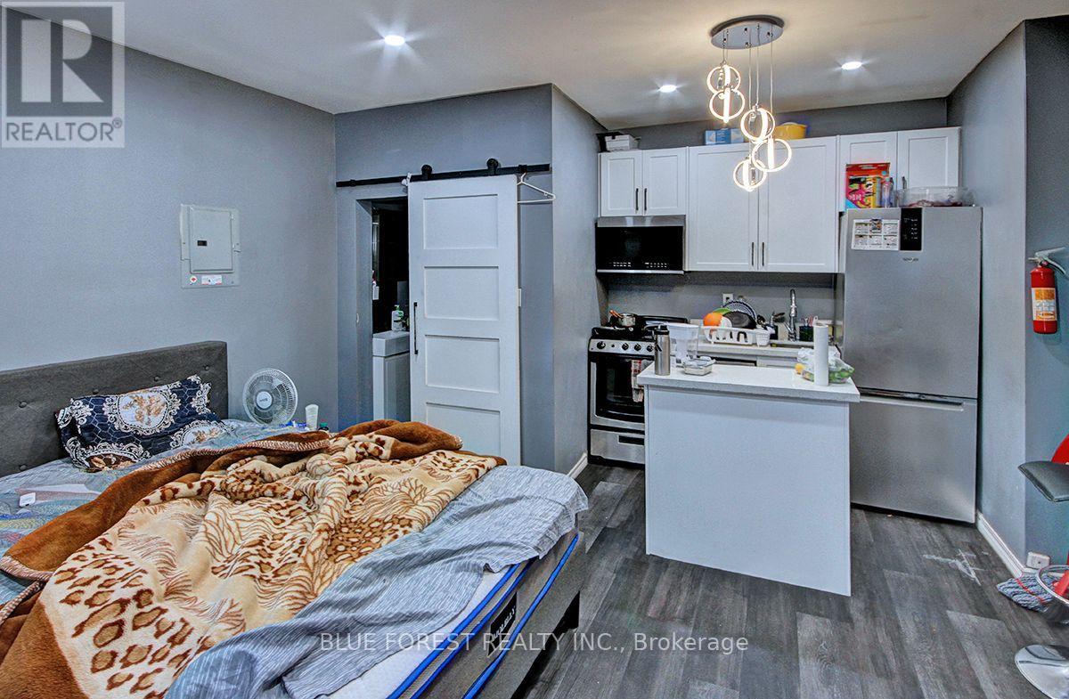 28 Oxford Street W Property Photo 16