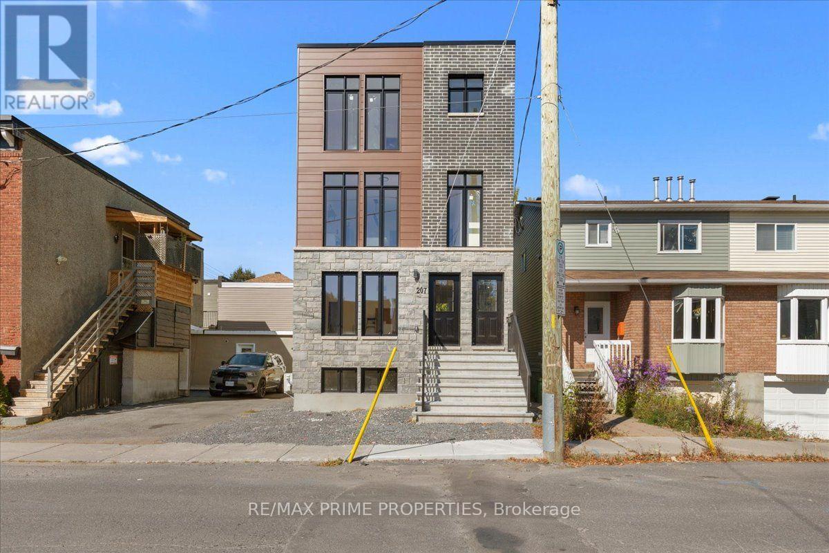 207 Carillon Street Property Photo 1